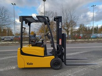 Chariot élévateur frontal 3 roues Yale ERP16VTMWB