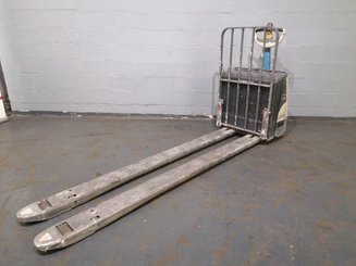 Transpalette accompagnant Crown WP3020-2.0