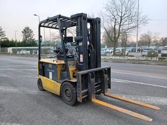 Chariot élévateur frontal 4 roues Caterpillar EP25K