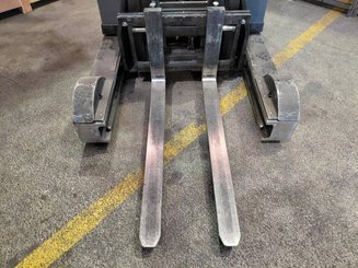 Chariot à mât rétractable Hyster HYR2.0