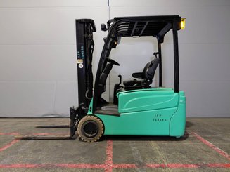 Chariot élévateur frontal 3 roues Yale ERP20VTLWB