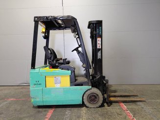 Chariot élévateur frontal 3 roues Yale ERP16 ATF