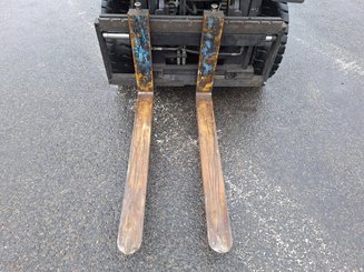 Chariot élévateur frontal 4 roues Yale GLP40VX5