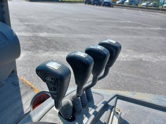 Chariot élévateur frontal 4 roues Jungheinrich TFG425500ZT