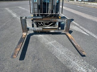 Chariot élévateur frontal 4 roues Jungheinrich TFG425500ZT