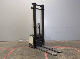 Gerbeur accompagnant Crown WF3000