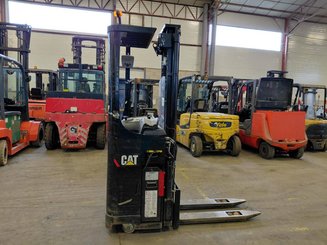 Gerbeur porté debout Caterpillar NSR16N