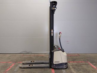 Gerbeur accompagnant Crown WF3000