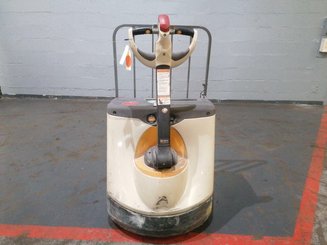 Transpalette accompagnant Crown WP3020-2.0