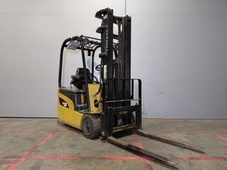 Chariot élévateur frontal 3 roues Caterpillar EP16NT - 1