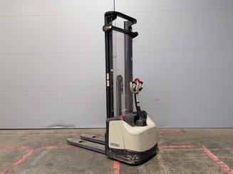 Gerbeur accompagnant Crown WF3000
