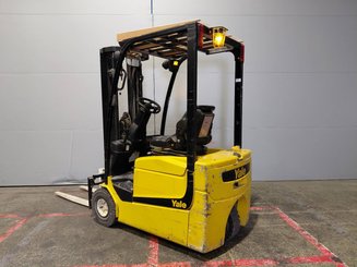 Chariot élévateur électrique Yale ERP13-15VC