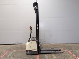 Gerbeur accompagnant Crown WF3000