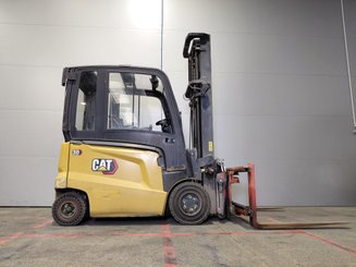 Chariot élévateur frontal 4 roues Caterpillar EP30CN