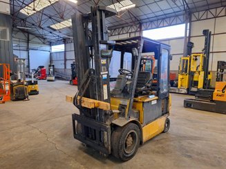 Chariot élévateur frontal 4 roues Caterpillar EP30K