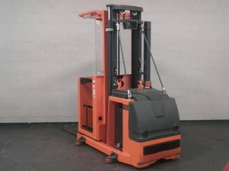 Préparateur de commandes à nacelle élevable OMG 602