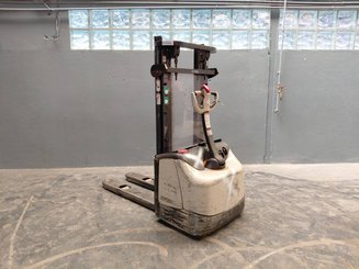 Gerbeur accompagnant Crown WF3000 1.2