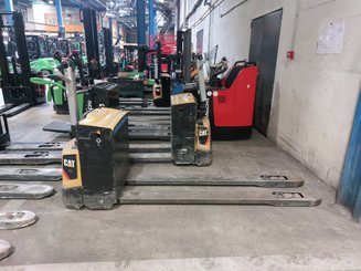 Transpalette accompagnant Caterpillar NPP20N2