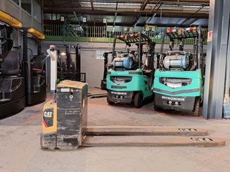 Transpalette accompagnant Caterpillar NPV20N2