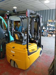 Chariot élévateur frontal 3 roues Yale ERP15VTSWB