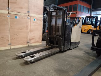 Gerbeur accompagnant Crown DT3040 2.0