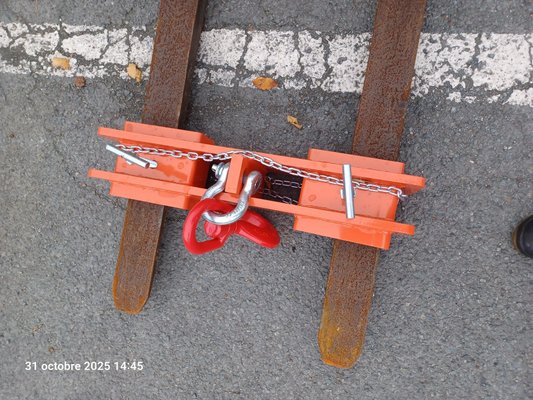 Accessoire de manutention - Crochet porte charge enfourchable