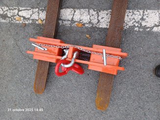 Accessoire de manutention Total Source Crochet porte charge enfourchable - 1