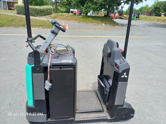 Tracteur de remorquage Mitsubishi TRB50 - 1