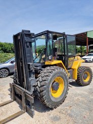 Chariot élévateur tout terrain JCB 940-2