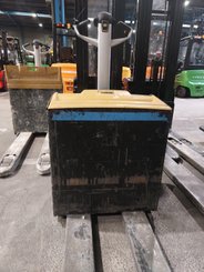 Transpalette accompagnant Caterpillar NPP20N2