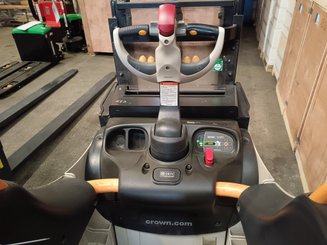 Gerbeur accompagnant Crown DT3040 2.0