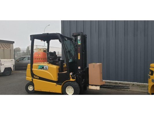 Chariot élévateur électrique Yale ERP30VL - 1