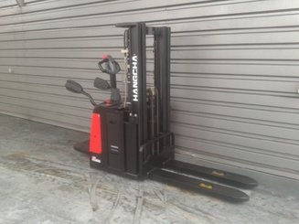 Gerbeur accompagnant Hangcha CDD16-ES