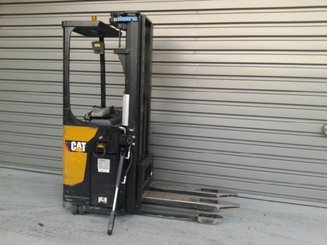 Gerbeur porté debout Caterpillar NSR20N
