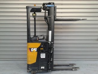 Gerbeur porté debout Caterpillar NSR20N