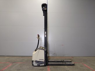 Gerbeur accompagnant Crown WF3000 1.2 - 4