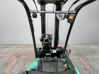 Chariot élévateur frontal 3 roues Yale ERP16VTLWB