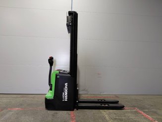 Gerbeur accompagnant Hangcha CDD16-XT1-SI