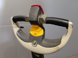 Transpalette accompagnant Crown WP3020-2.0