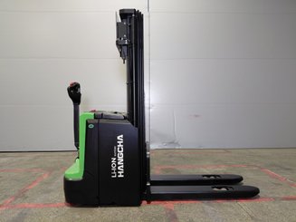 Gerbeur accompagnant Hangcha CDD16-XT1-SIL