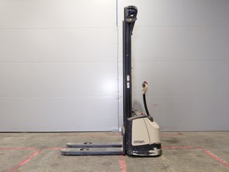 Gerbeur accompagnant Crown WF3000 1.2 - 5