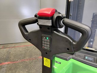 Gerbeur accompagnant Hangcha CDD12-XT1-SiL