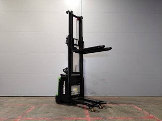 Gerbeur accompagnant Hangcha CDD16-XT1-SIL