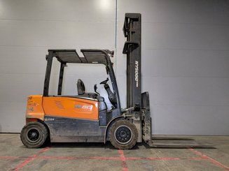 Chariot élévateur frontal 4 roues Doosan B50X-7