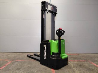 Gerbeur accompagnant Hangcha CDD16-XT1-SIL
