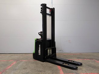 Gerbeur accompagnant Hangcha CDD16-XT1-SIL