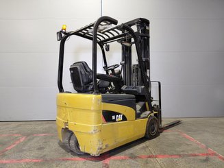 Chariot élévateur frontal 3 roues Caterpillar EP16NT