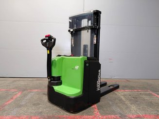 Gerbeur accompagnant Hangcha CDD12-XT1-SiL