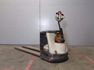 Transpalette accompagnant Crown WP3020-2.0