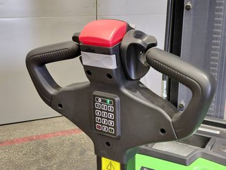Gerbeur accompagnant Hangcha CDD16-XT1-SI